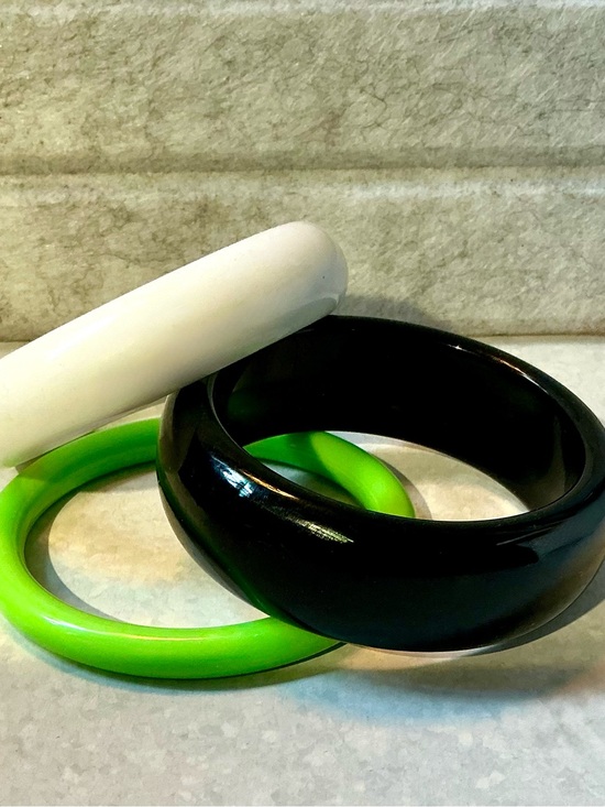 Estate Jewelry - Vintage Stackable Bangles Set of 3 Summertime Lime, White, Black Plastic Bangers
